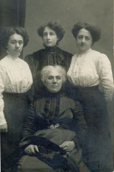 1907-sorelle-osimo
